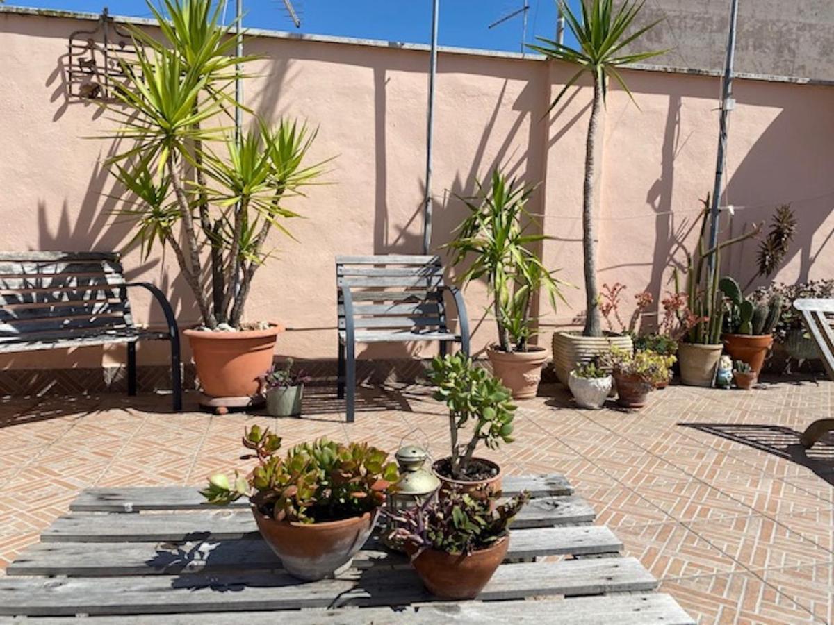 Panoramic Castle Apt Trastevere Rome Exterior photo