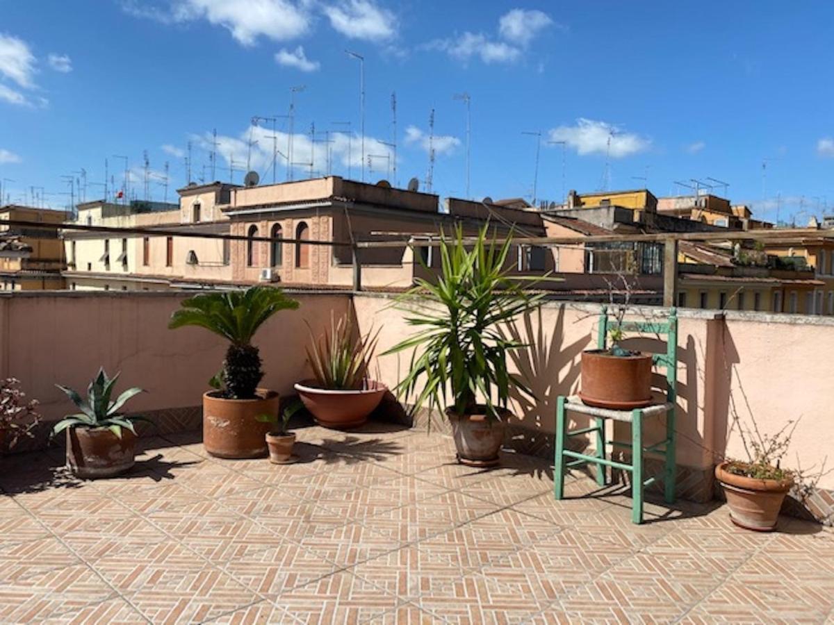 Panoramic Castle Apt Trastevere Rome Exterior photo